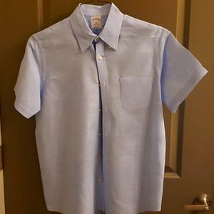 Brooks Brothers 100% linen Regent fit short sleeve shirt.